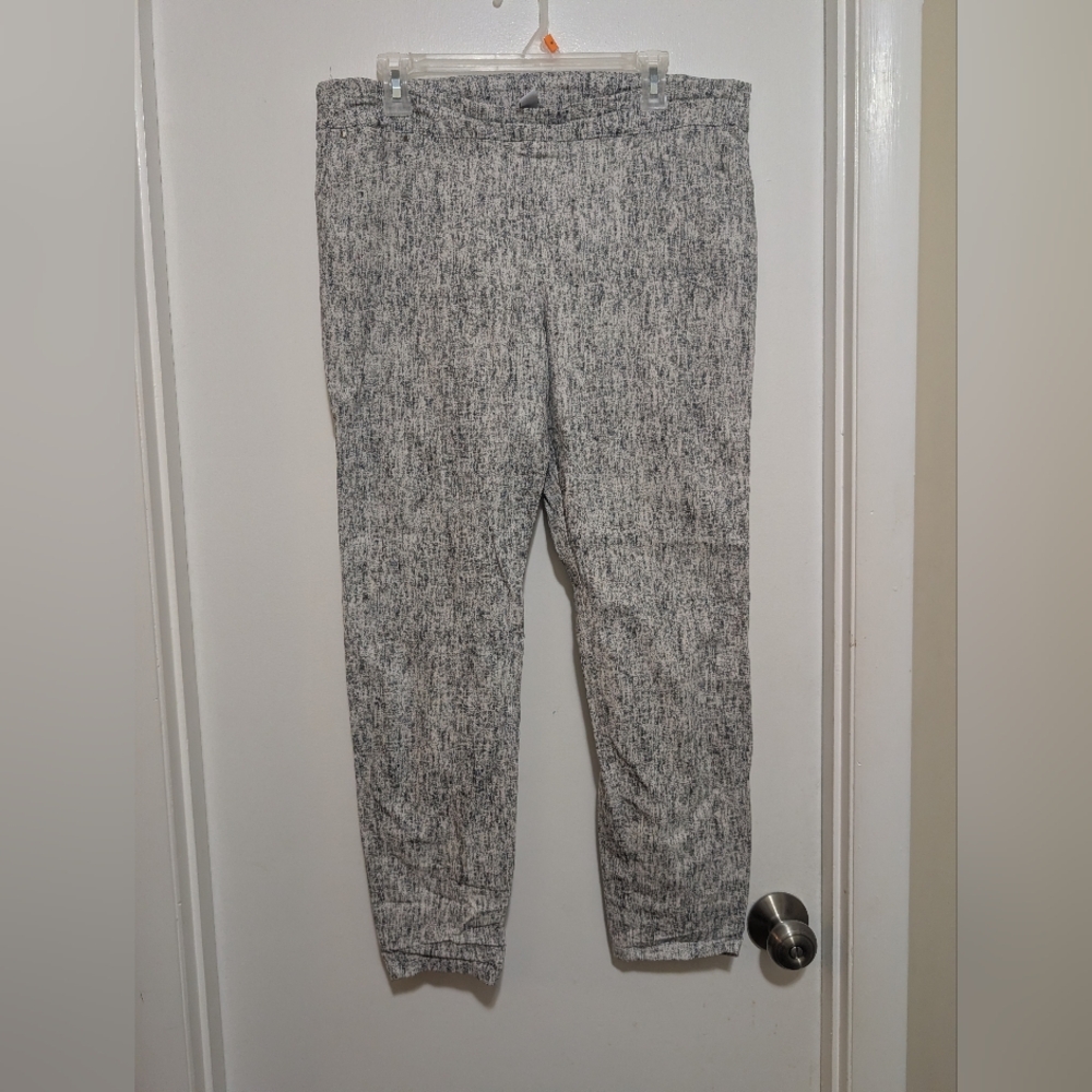 Calvin Klein Women's Textured Gray Cropped Pants